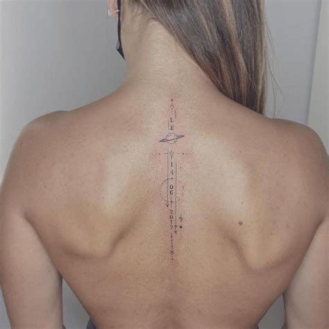 tatuajes en la columna para mujeres|Tatuajes columna mujer